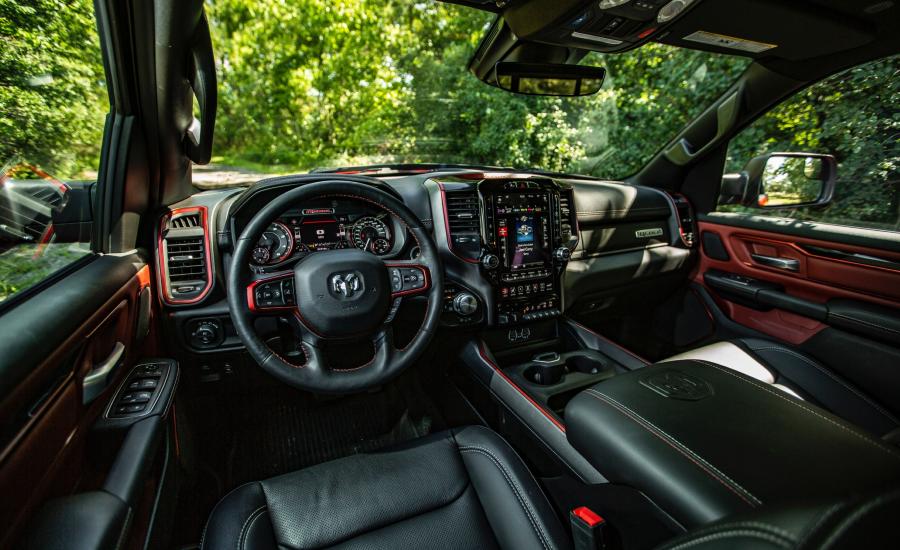 Торпедо Ram 1500 Rebel Crew Cab EcoDiesel (DT) 2019 года  (фото 36 из 43)